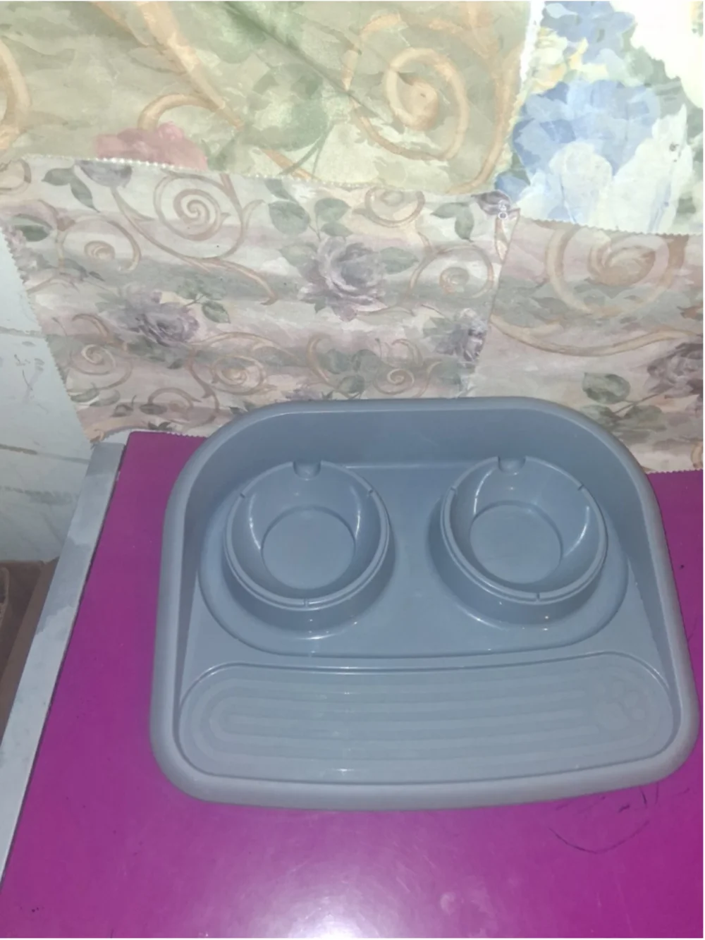 (No Bow)l Included Gray Plastic Double Non-Spill Pet Feeder Tray for Dog and Cat